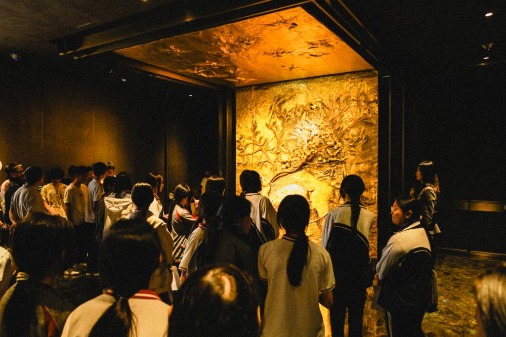 华美学子走进深圳珠宝博物馆研学之旅