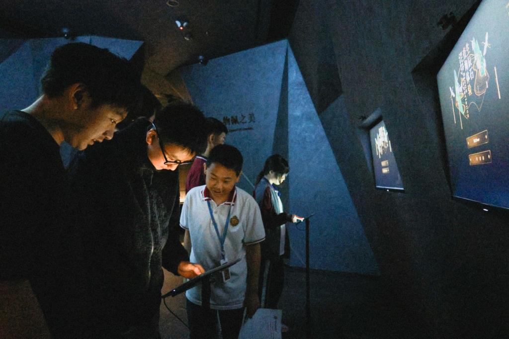 华美学子走进深圳珠宝博物馆研学之旅