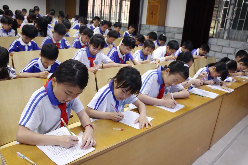 太白实验学校举办首届科技节数独比赛