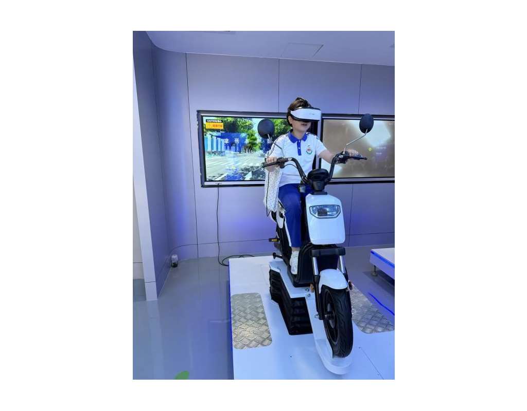 水库学子走进深圳巴士集团安全智慧中心开展“每周半天计划”活动