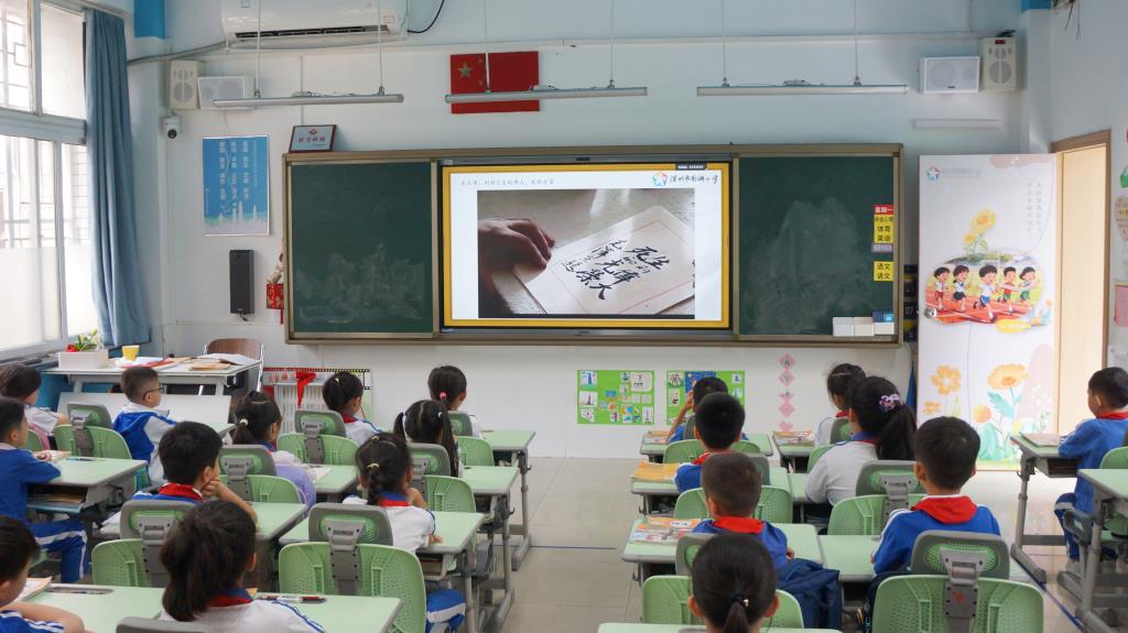 南湖小学开展校长课堂学习刘胡兰事迹