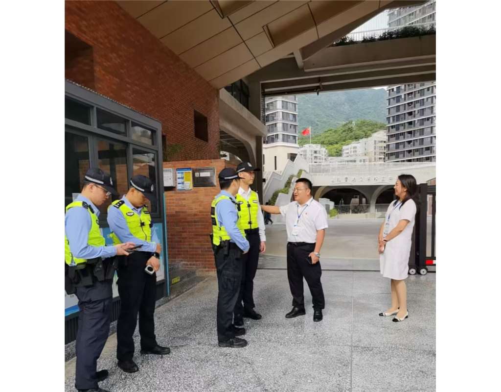 罗湖区公安局张展宁局长到罗湖外语小学开展校园安全走访调研