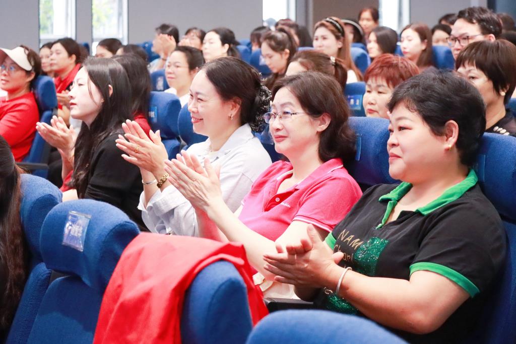 翠园文锦中学家委会换届暨年度表彰大会圆满落幕