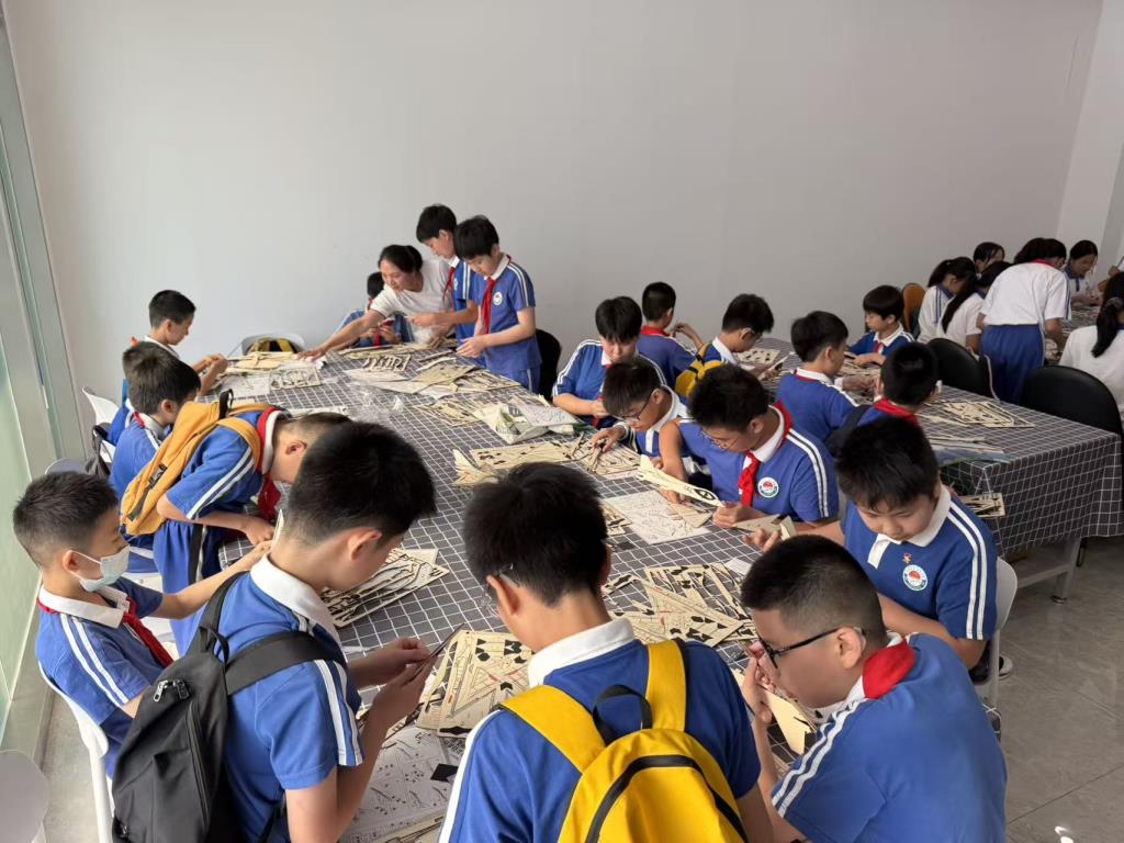 深圳市水库小学五年级开展“每周半天计划”航空研学活动