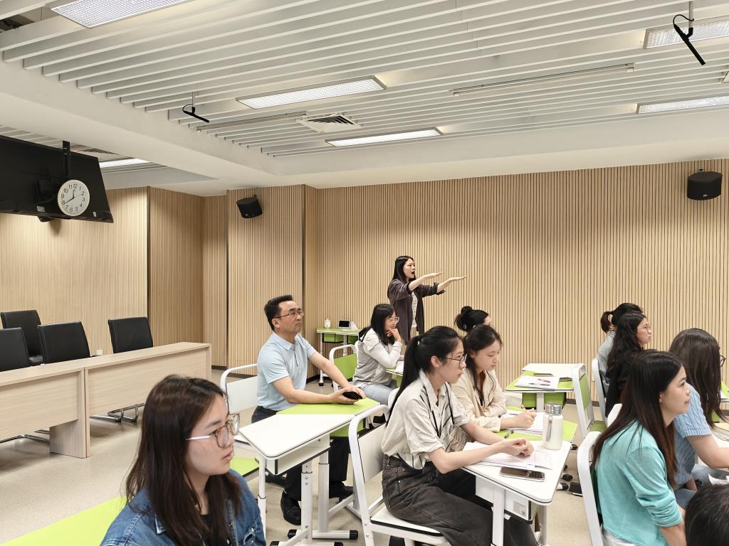 语文教研员入校指导专题教研活动
