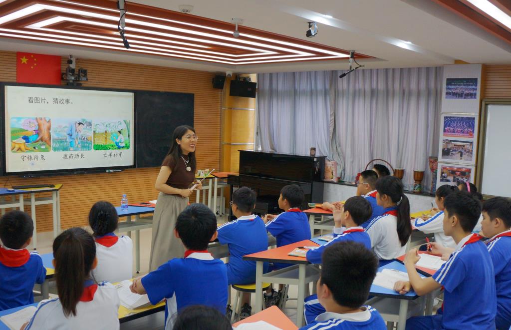 罗湖区小学语文教研员赴南湖小学开展文言文教学专项指导