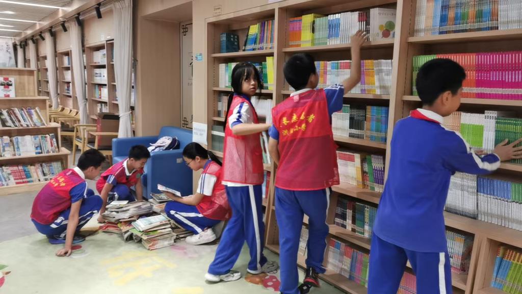 洪湖小学2026年雷锋月系列活动圆满开展