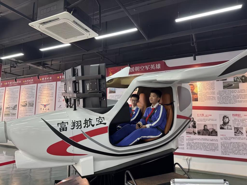 深圳市水库小学开展“每周半天计划”航空研学活动