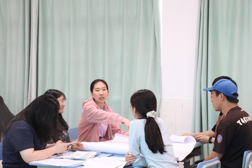太白实验学校青衿社第一次研讨活动顺利开展