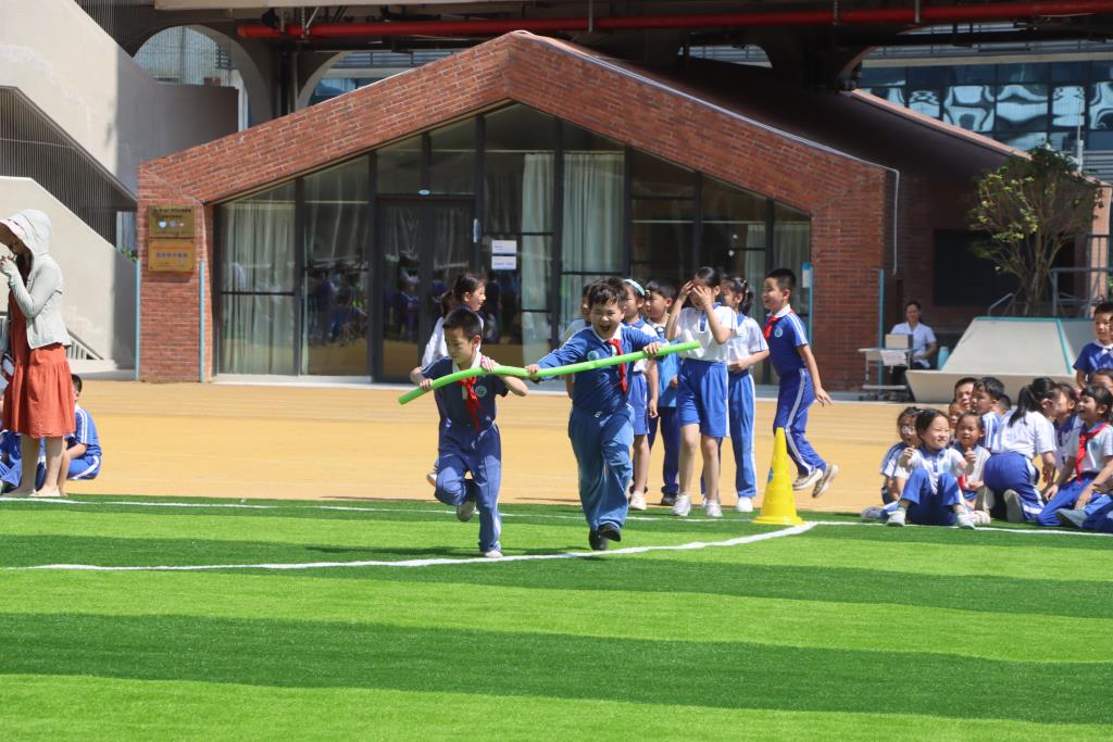 罗湖外语小学第五届体育节暨首届“纯真杯”篮球赛火热进行