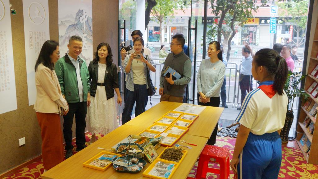 罗湖区领导调研南湖小学：关注粤港澳青少年教育实践基地建设