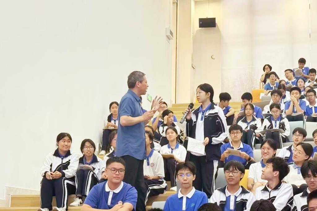 深北莫斯附属布心中学中考作文专题讲座—光明区语文教研员刘小华