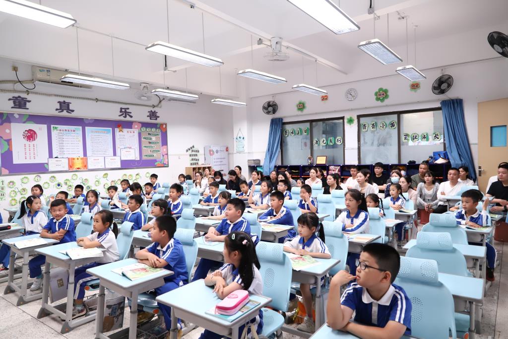 深圳市莲南教育集团安芳小学开展一年级家长开放日活动