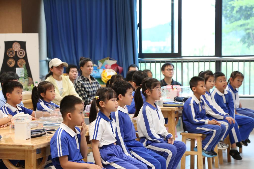 深圳市莲南教育集团安芳小学开展一年级家长开放日活动