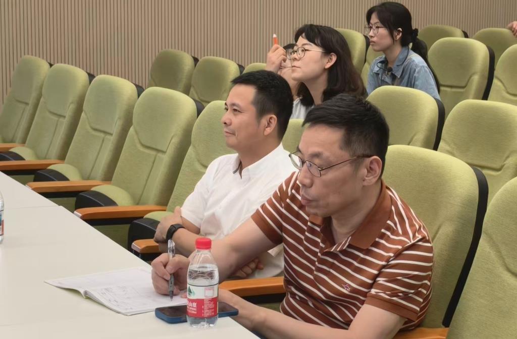 数学名师进桃园，思维火花亮课堂