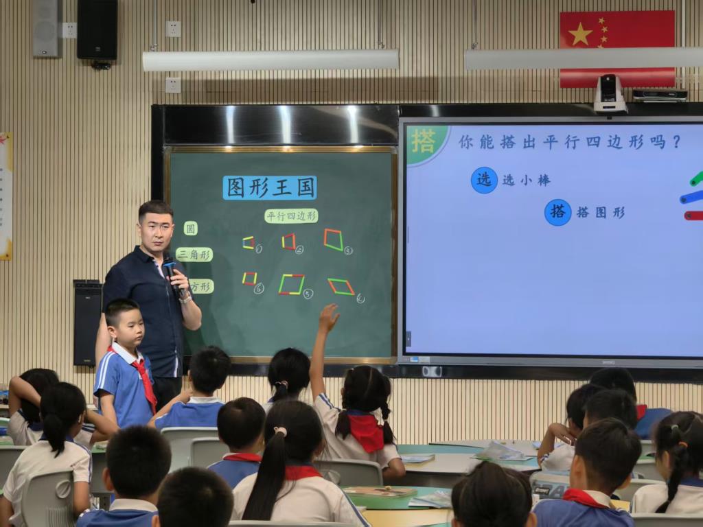 数学名师进桃园，思维火花亮课堂