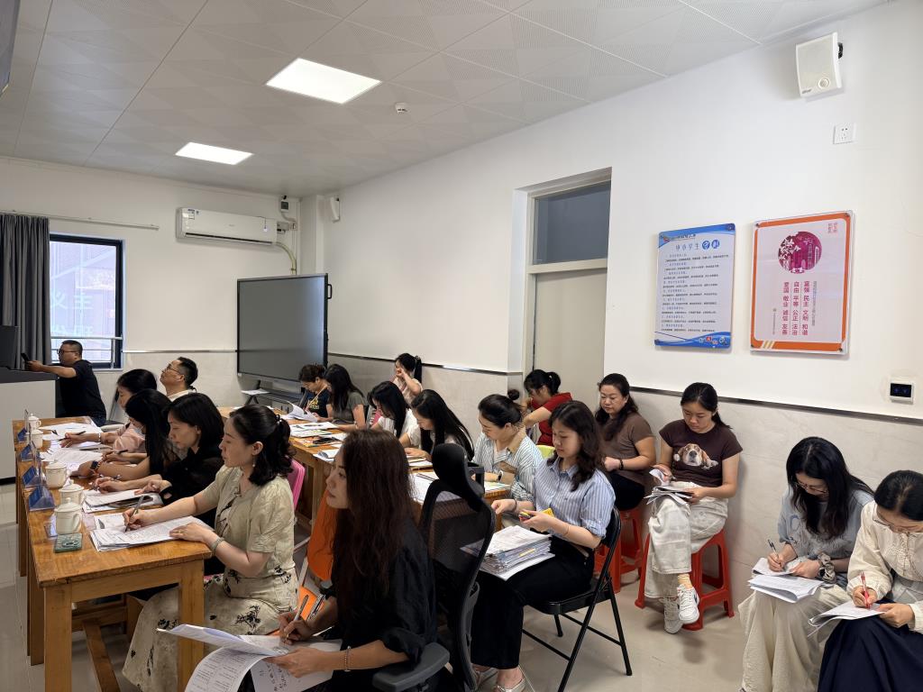 区教研员莅临红桂小学指导语文教学工作