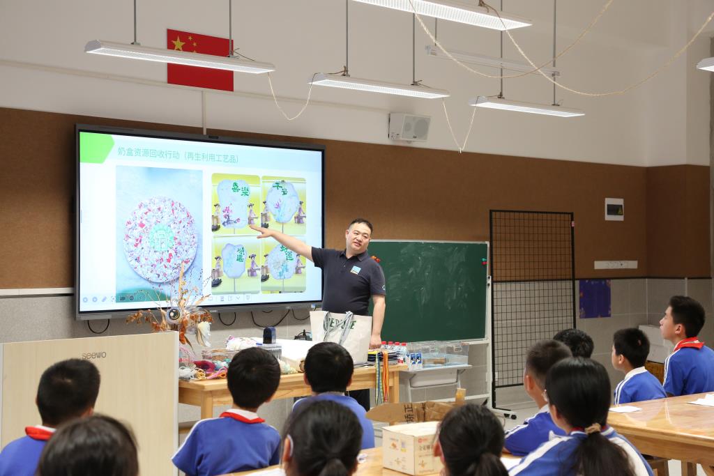 深圳市莲南教育集团安芳小学“每周半天活动”实践活动