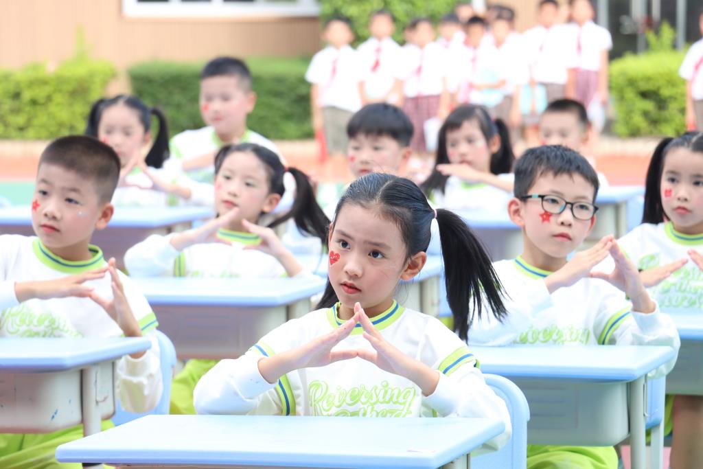 太白实验学校成功举办律动与课桌舞系列赛事
