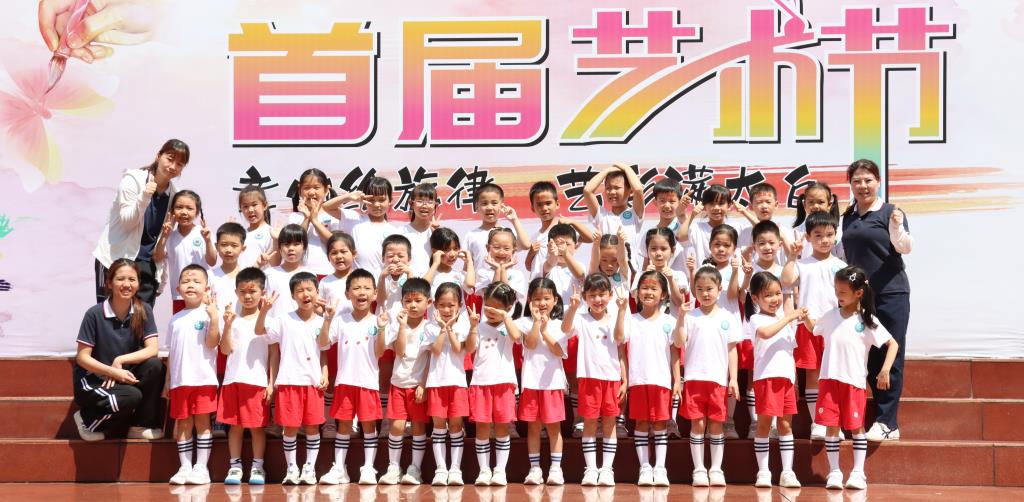 太白实验学校迎来爱心、七彩阳光幼儿园参观团