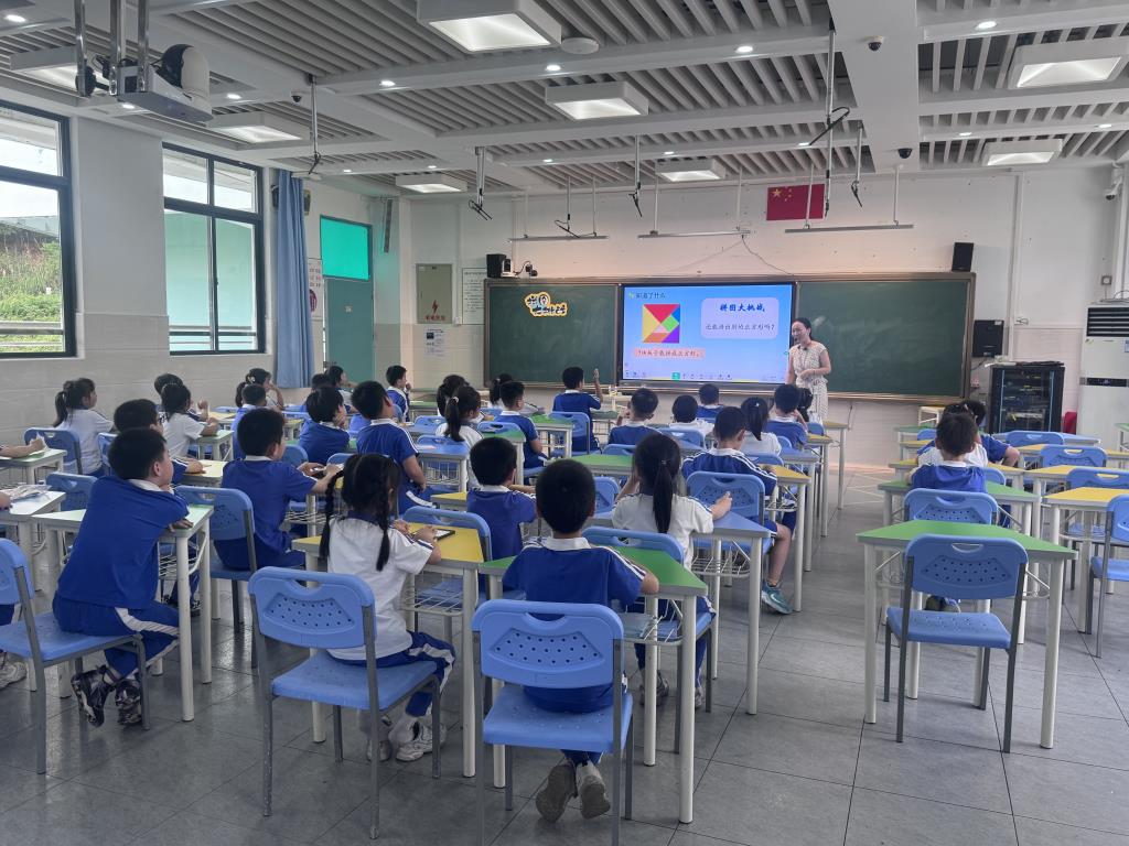 肖玲理老师授课中