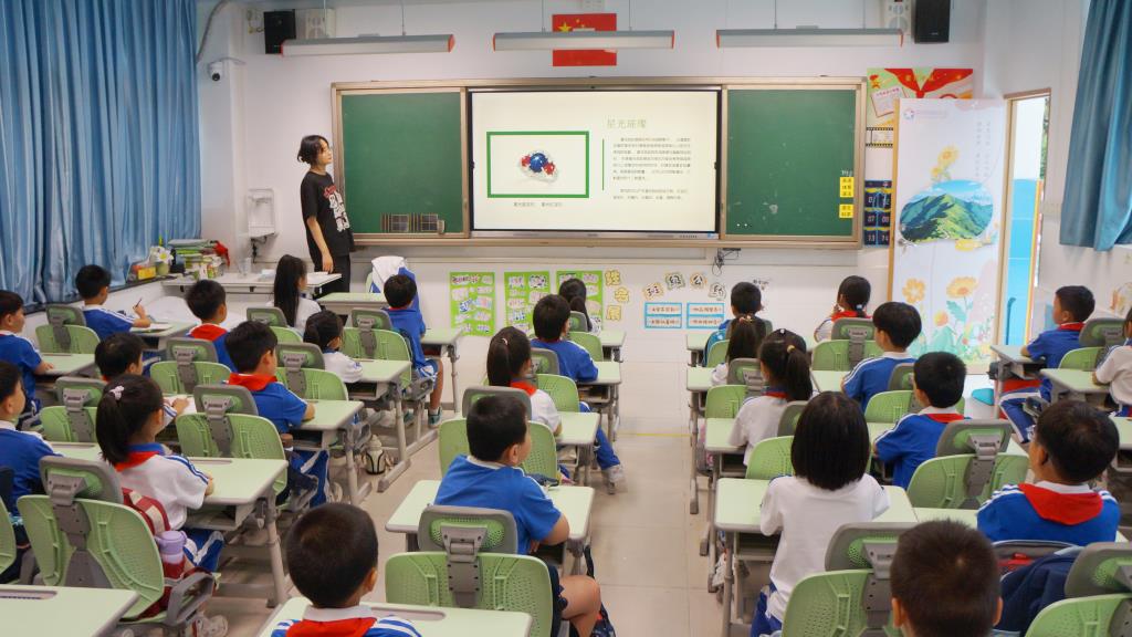 深圳市南湖小学开展校长课堂科普教学活动