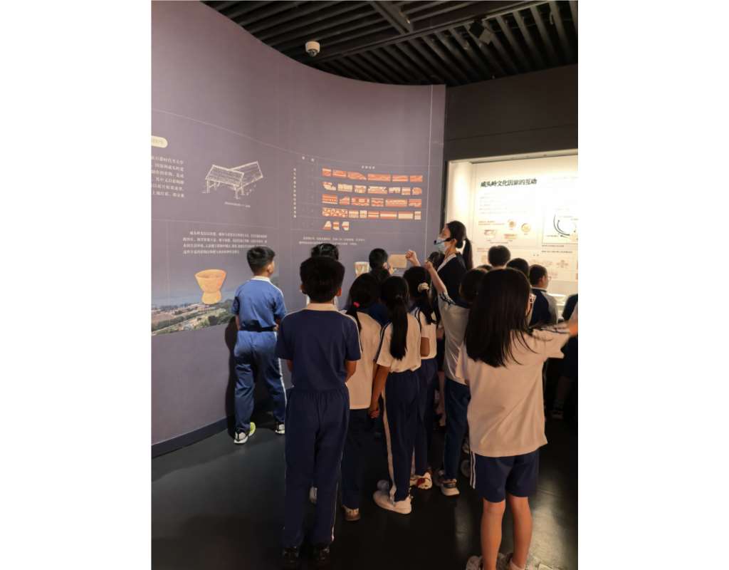 深圳市水库小学三年级学生走进深圳博物馆古代艺术馆