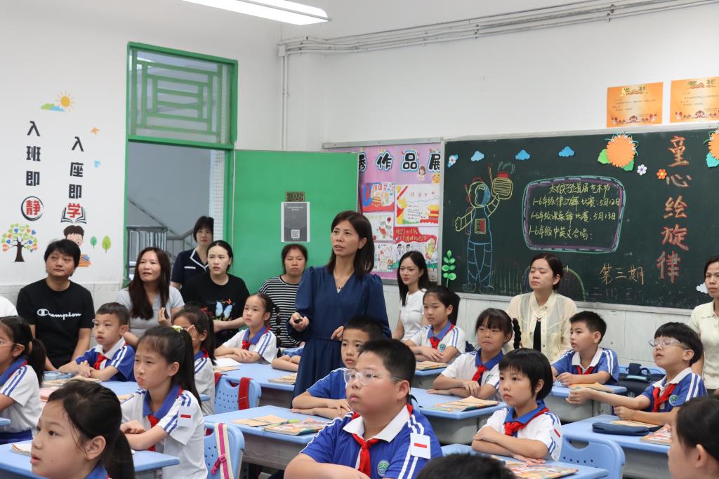 太白实验学校2026春季家长开放日顺利举行
