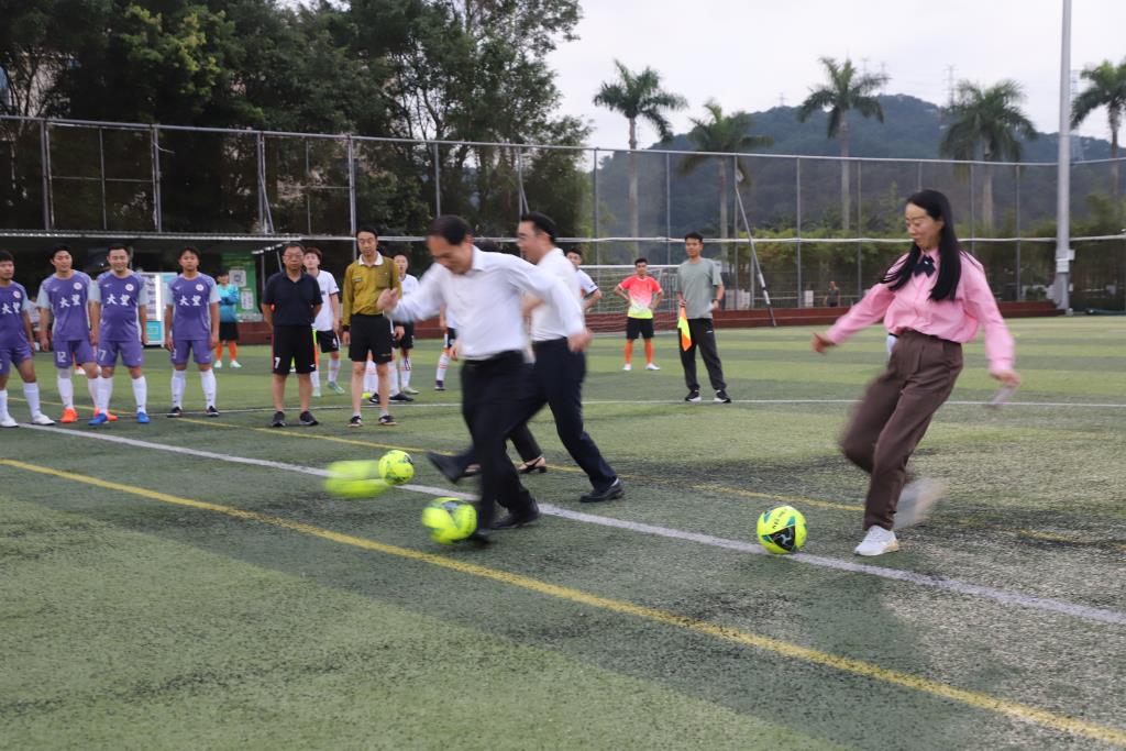 书记发球