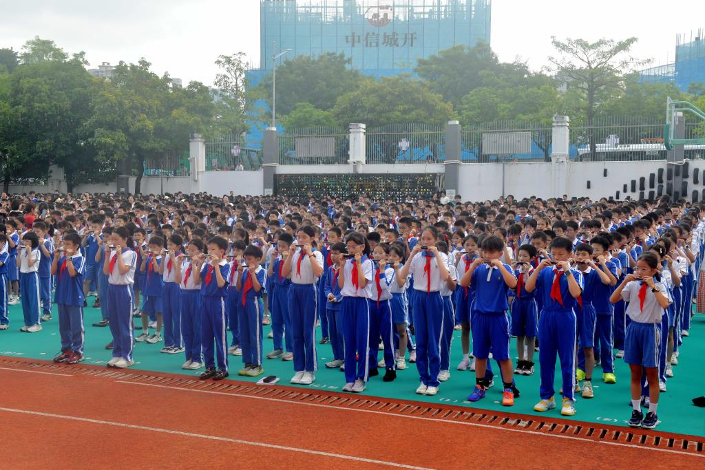 以美育心灵 以艺扬中华 ——深圳市翠北实验小学升旗仪式