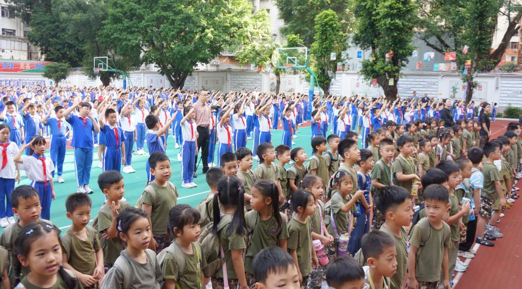 罗湖桥实验幼儿园大班幼儿走进南湖小学开展探秘活动