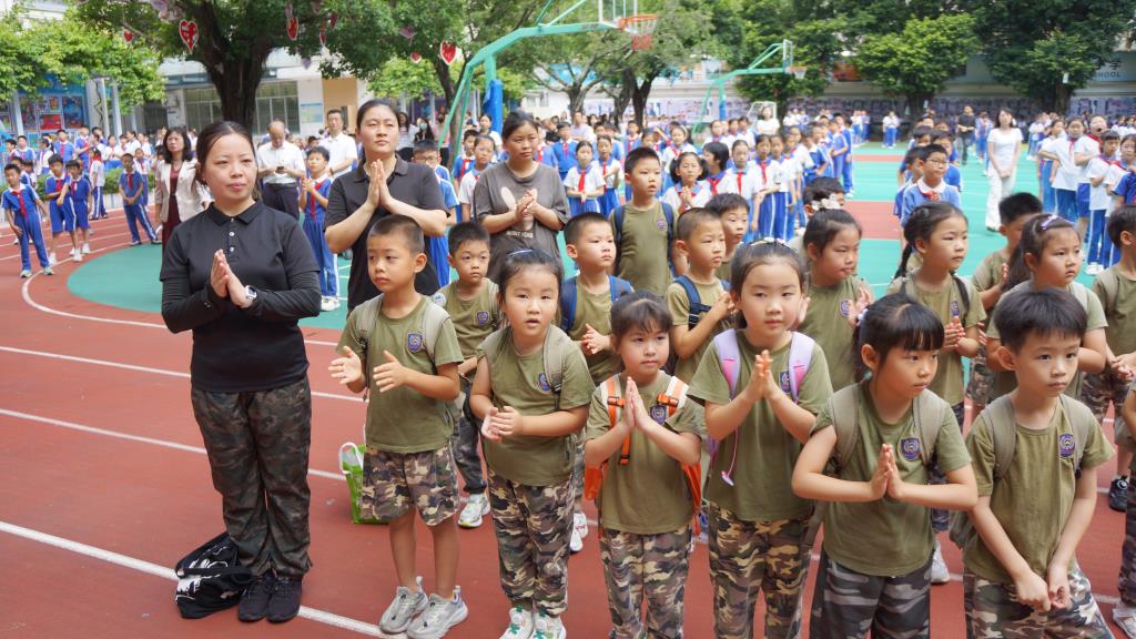 罗湖桥实验幼儿园大班幼儿走进南湖小学开展探秘活动
