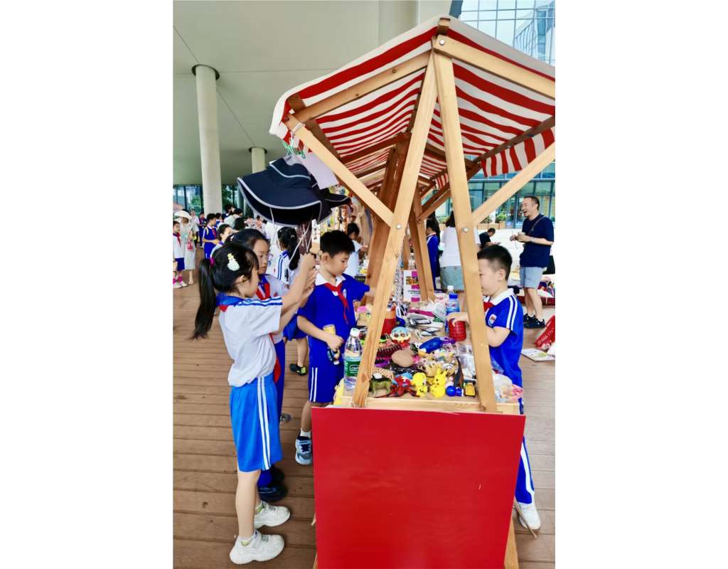 水库学子积极参与爱心童市义卖活动