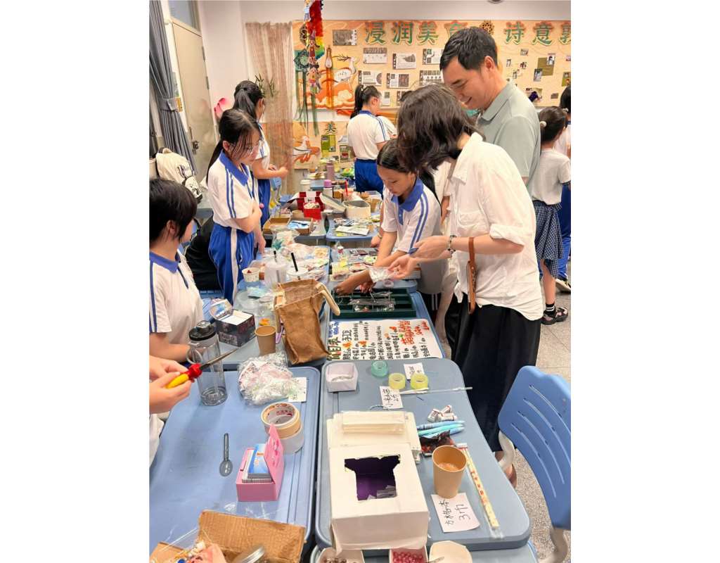 深圳市水库小学开展“摊”玩的六一主题庆祝活动