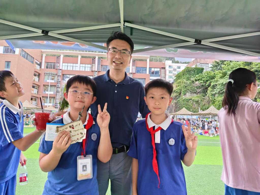 松泉实验学校举办“小买卖·大成长”幼小初联动校园自贸区活动