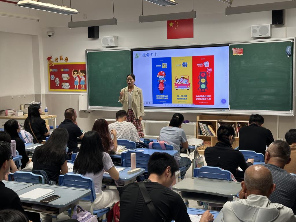 深圳市水库小学召开一至五年级家长会