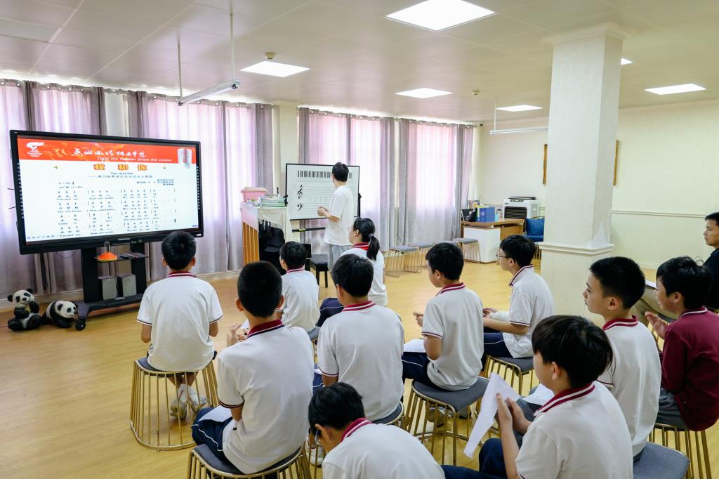 沉浸式音乐课，唱响团结与和平