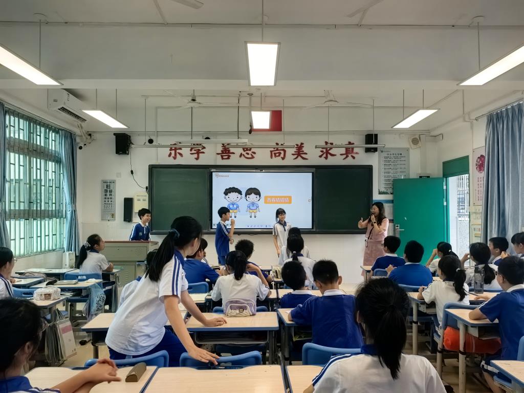 洪湖小学开展分龄针对性教育主题课程