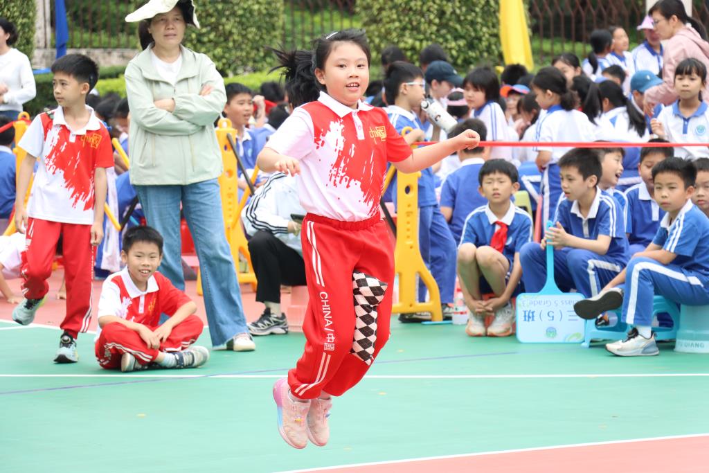 太白实验学校成功举办首届全员运动会