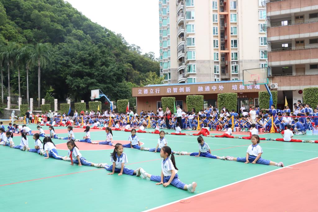 太白实验学校成功举办首届全员运动会