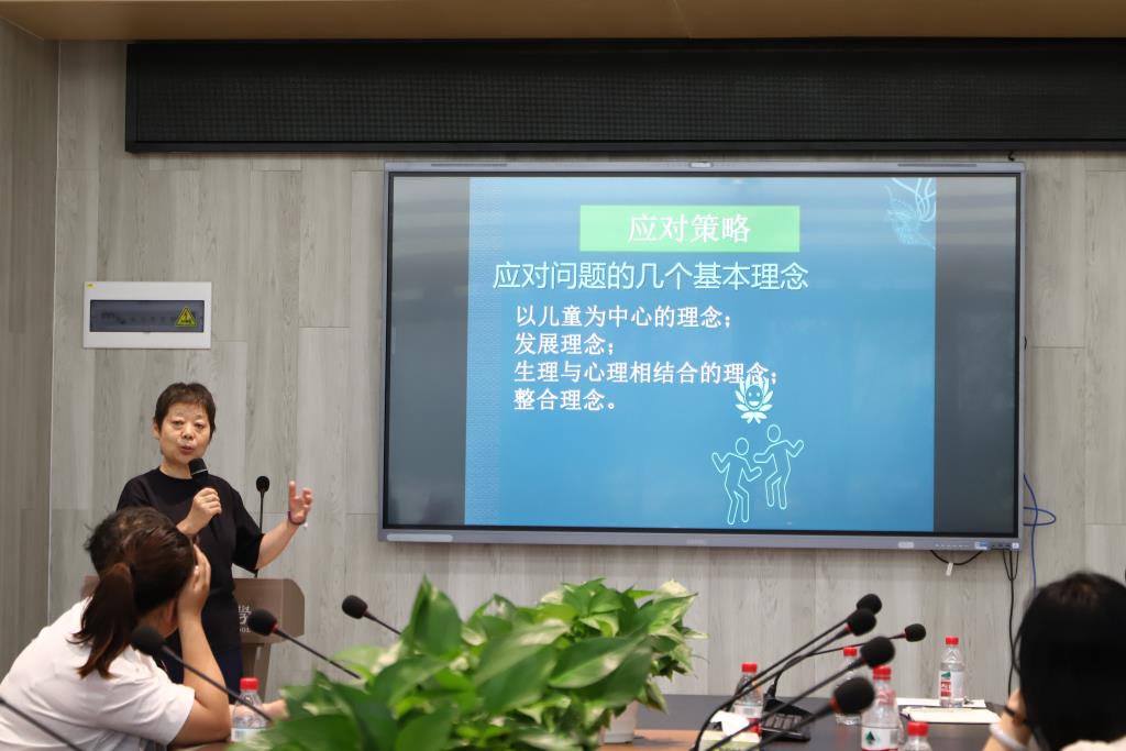 深圳市莲南教育集团安芳小学召开融合教育学生家长赋能会议