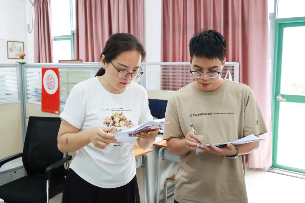 翠园文锦中学办公室风采评比活动圆满落幕