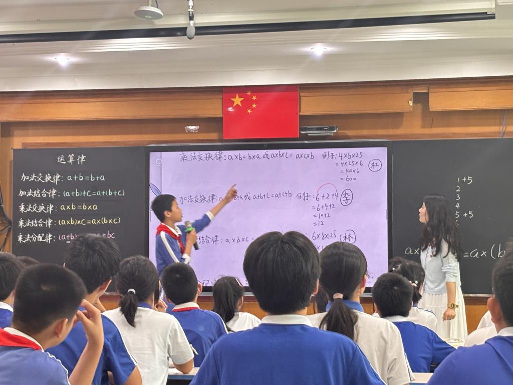 深圳市洪湖小学开展课改研讨活动
