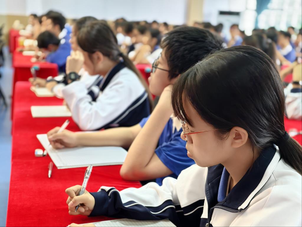 名师领航破难题 精准赋能助中考——龙创实验学校开展九年级道法中考备考专题讲座