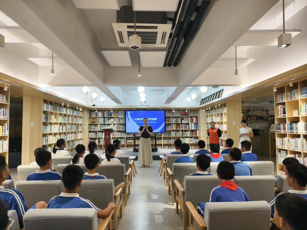 深圳市翠北实验小学开展禁毒知识专题讲座
