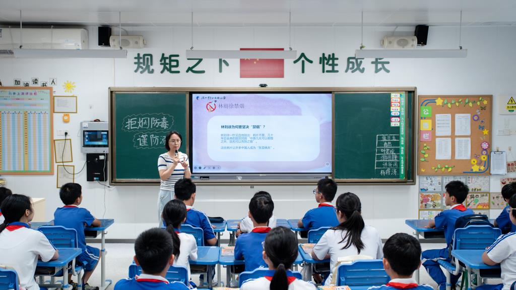 深圳市翠北实验小学低15周开展禁毒以及防溺水安全教育主题班会