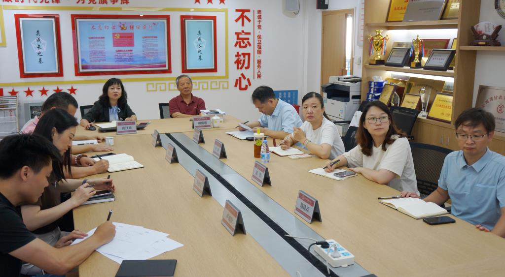 谭属春莅临南湖小学开展爱国主义教学成果专题培训