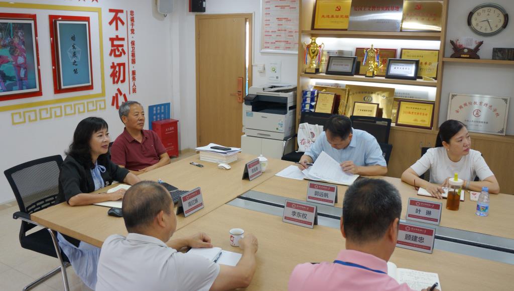 谭属春莅临南湖小学开展爱国主义教学成果专题培训