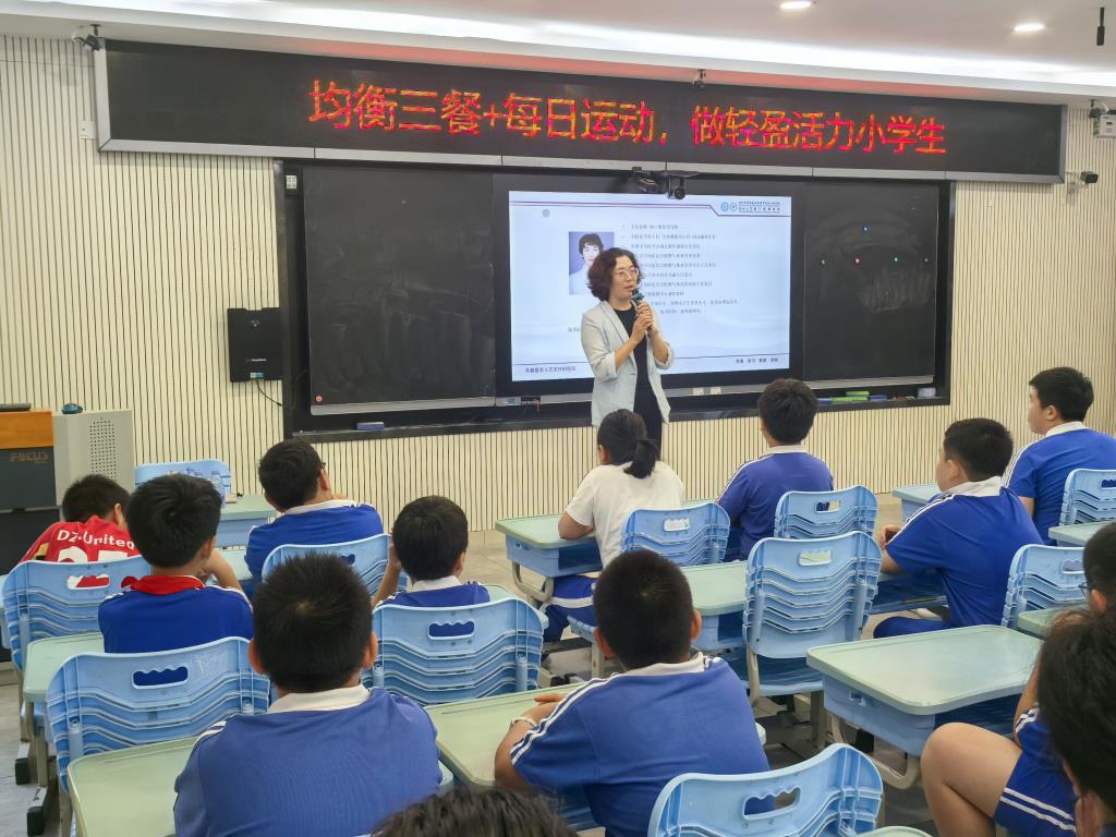 深圳市翠北实验小学开展营养健康与急救知识专题讲座