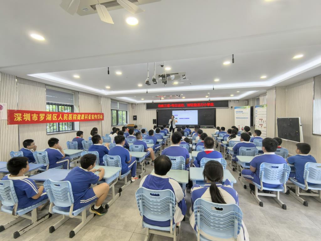深圳市翠北实验小学开展营养健康与急救知识专题讲座